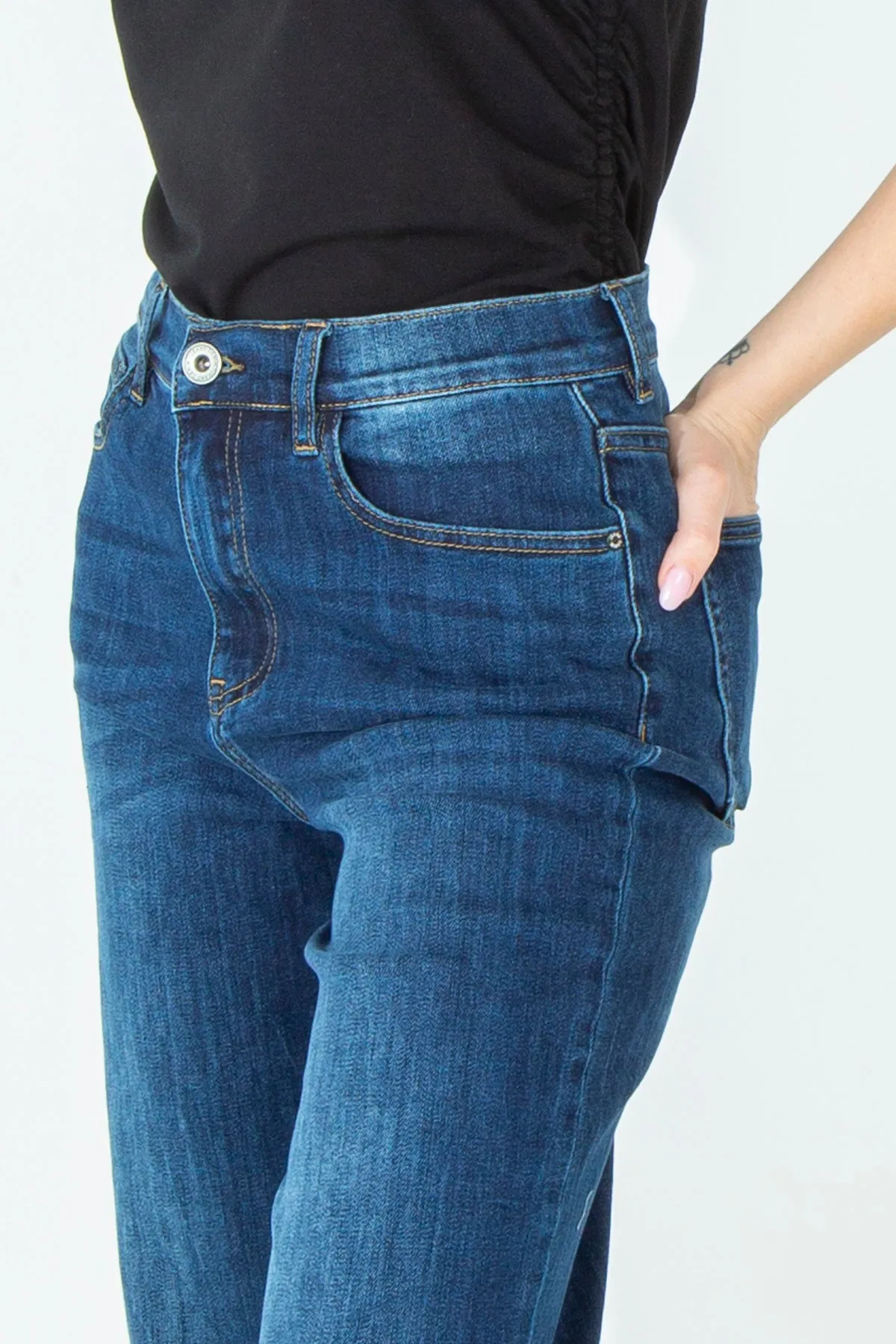 Jeans a trombetta con risvolto