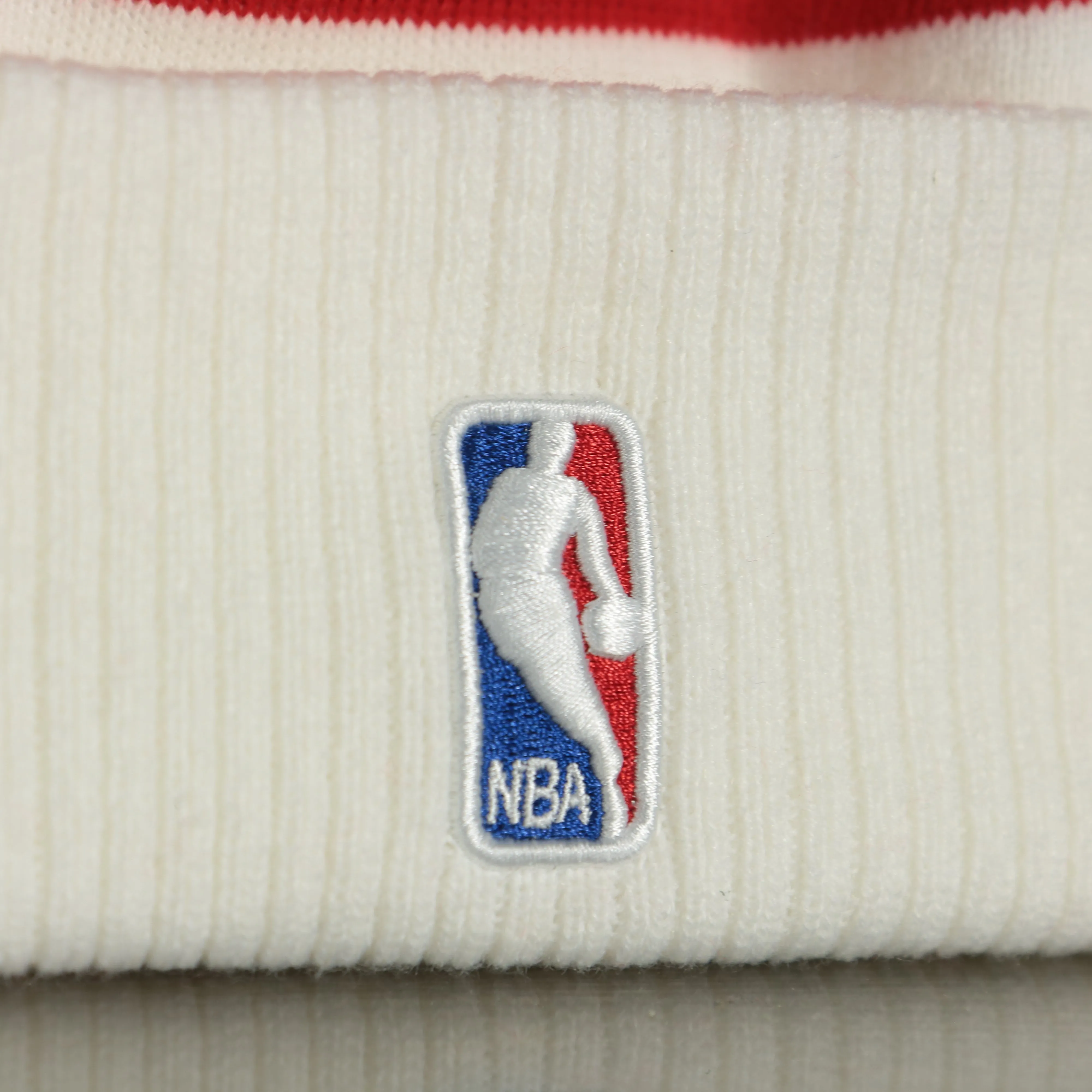 Philadelphia 76ers 2022 City Edition City Of Brotherly Love Youth Beanie | New Era, White