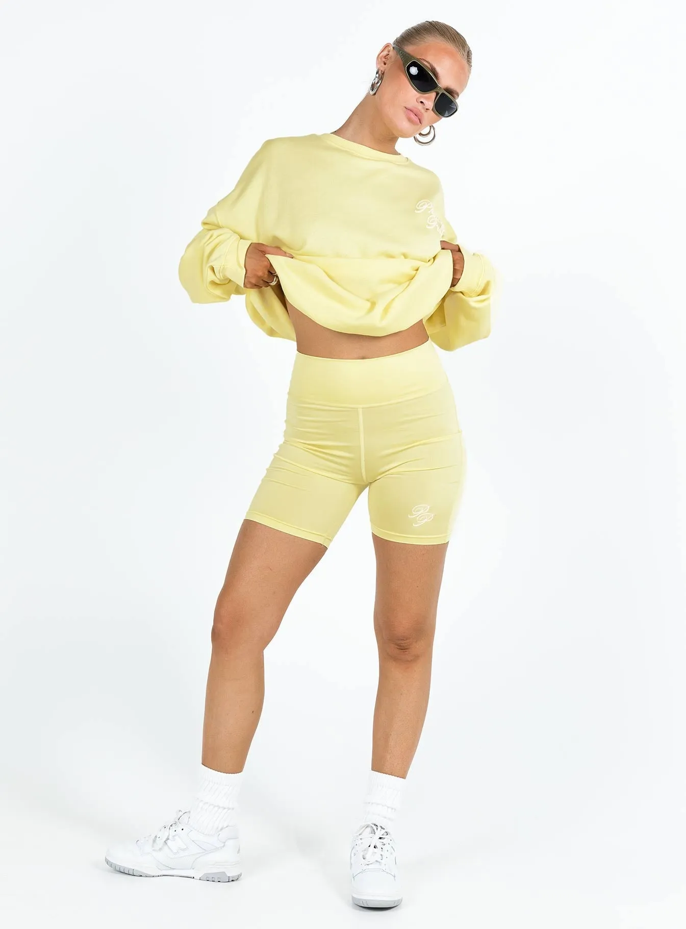 Princess Polly Bike Shorts Cursive Text Lemon / Eggshell