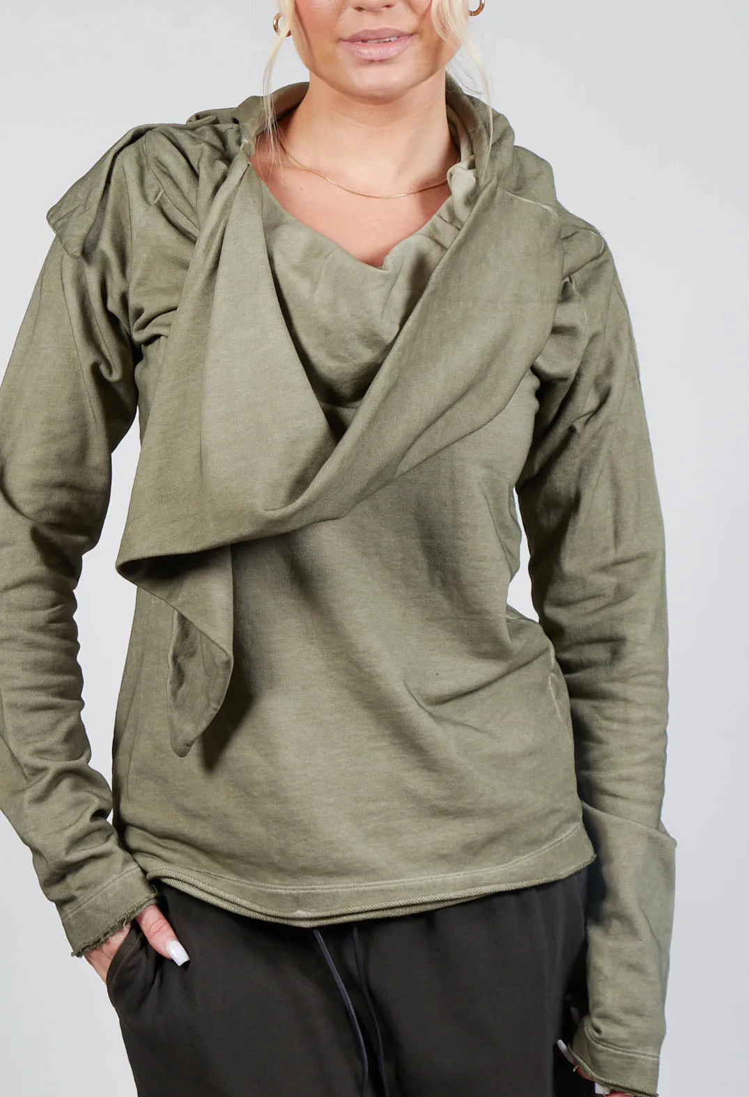 Raw Hemmed Tie Neck Pullover in Schilf Cloud